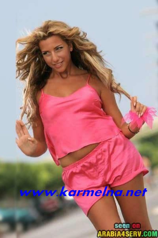  صور المطربة اللبنانية دانا